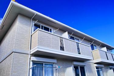 土地活用として行なうアパート経営の魅力とは?リスクや費用などについても解説します