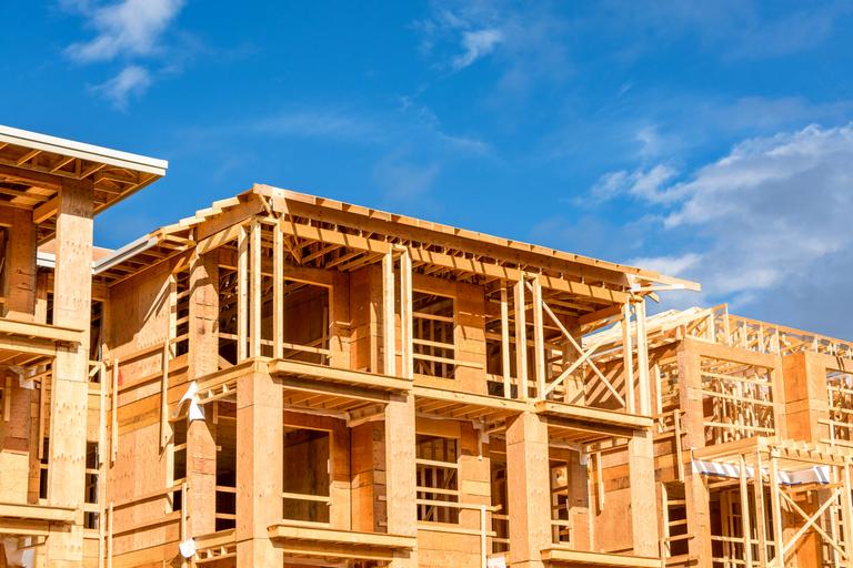 【2025年10月最新】アパートの建築費はいくら?坪数・構造別で相場を解説