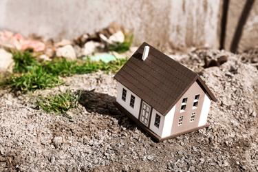 旗竿地でのおすすめ土地活用方法を紹介!旗竿地の特徴を理解して土地活用を考えよう