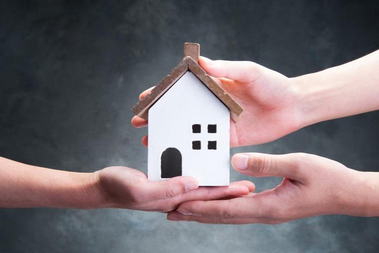 アパート経営は生前贈与すると相続税を節税できる