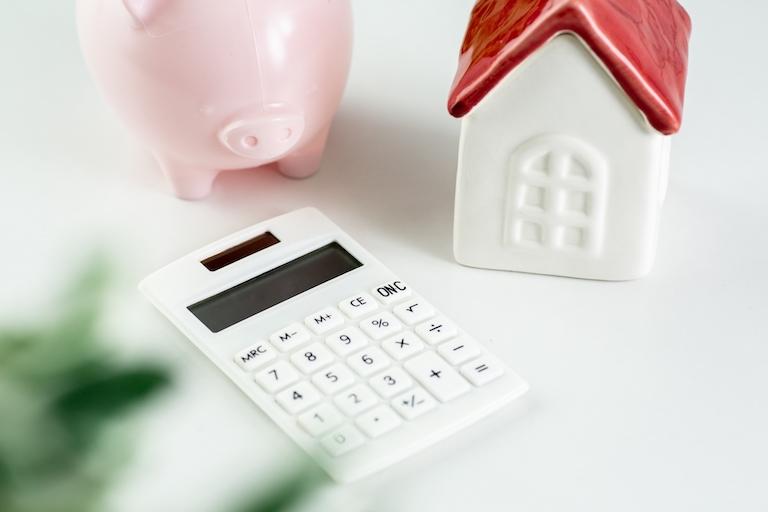 アパートの建て替えで融資は受けられる?ローンを組むメリットと審査・年齢制限を解説