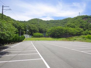 相続した空き家を駐車場にする費用・税金は?メリット・デメリットと注意点を解説!