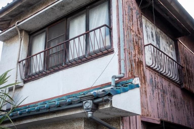 古い家を売るには?売却の方法や流れ、築古ならではの注意点を解説