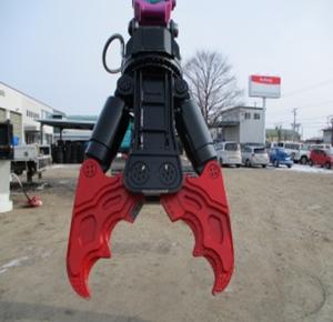 圧砕機解体のはさみの様子