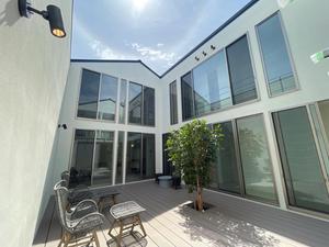 24帖大の中庭テラスが演出する空と光に包まれた住まい~港北NT66坪整形地~新築戸建